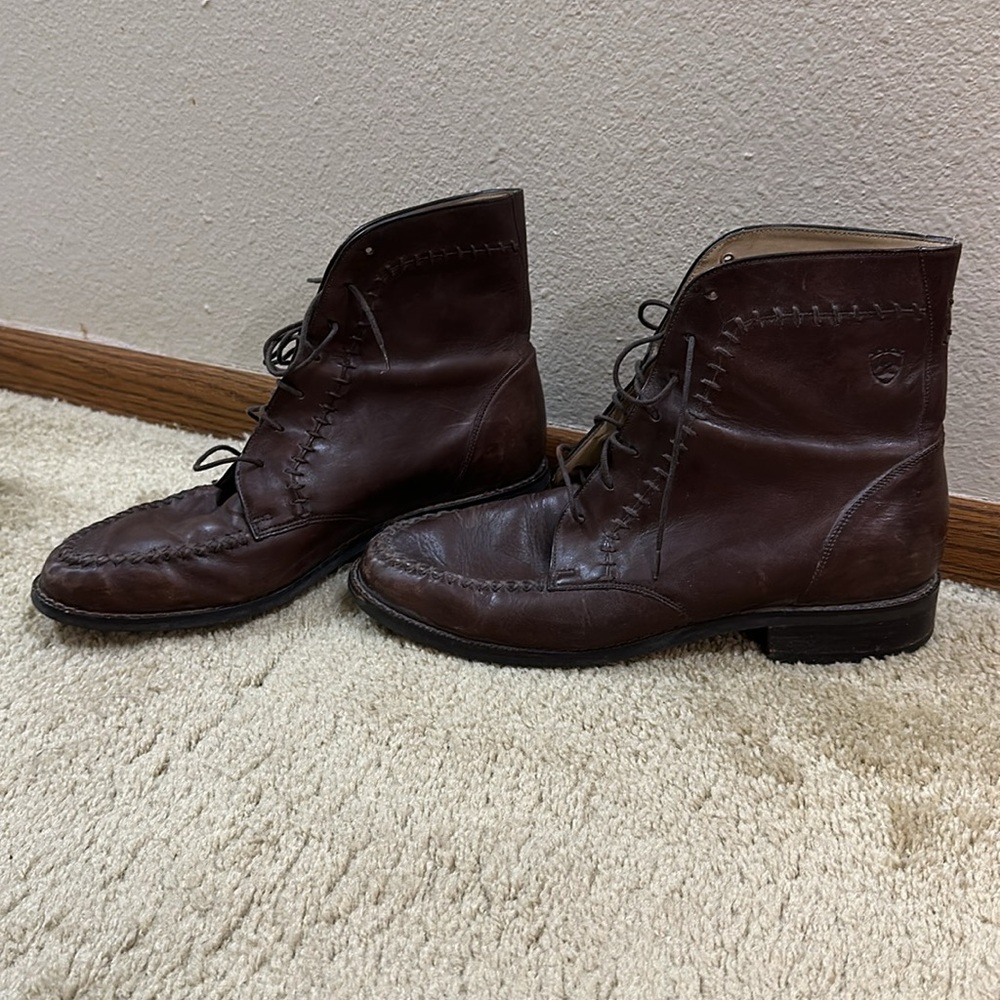 ARIAT Lacers Wm Sz 9.5. Super sharp